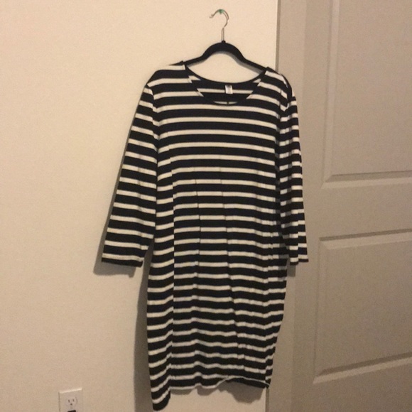 Old Navy Dresses & Skirts - Old Navy Black & White Striped Long Sleeve Dress